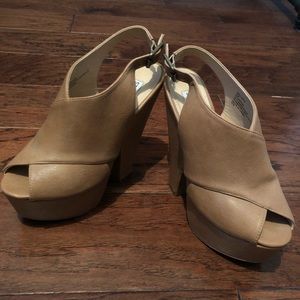 Steve Madden nude heels!
